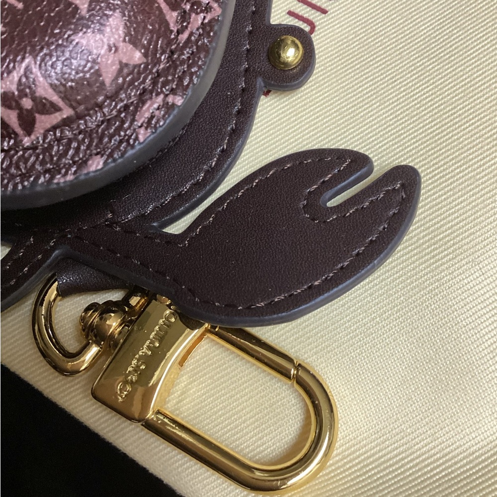 Louis Vuitton Pink and Brown Monogram Crab Coin Holder - Picture 3 of 6